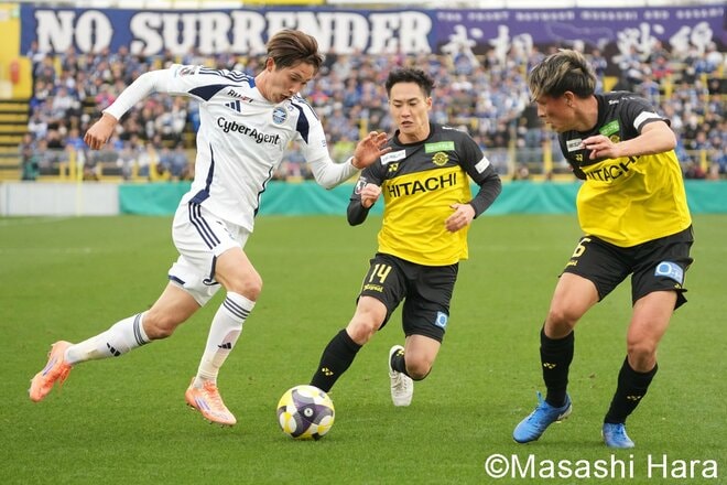 黄色に染まった日立台！久保藤次郎が戦列復帰！日本代表FWの驚異の強さ！惜しくも逆転優勝を逃した指揮官が語った｢タイトルを獲る近道｣【柏レイソルvsFC町田ゼルビア】激闘PHOTOギャラリーの画像004