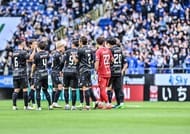「シュール過ぎるw」「やっぱりJ2は魔境」J2首位・清水を“ニーブラ撃破”した愛媛のキックオフ前の光景が話題!「この絵面も濃いw」「ニーブラされたら勝てねぇよ」の声の画像