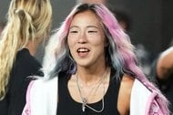 ｢受付も華麗にこなせます｣なでしこ主将・長谷川唯、可愛すぎるデスクワーク姿を披露！｢楽しそう｣｢忙しそう｣ マンC新ウェアのモデルで電話対応⁉の画像