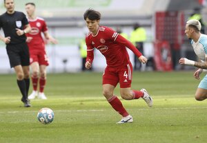 サッカー日本代表…田中碧、アペルカンプ真大、内野貴史｢凄すぎる｣デュッセルドルフ｢日本人トリオ｣のリフティング練習!!地面に一度もつかずにゴールへ!!驚異のテクニックとは?【動画】の画像