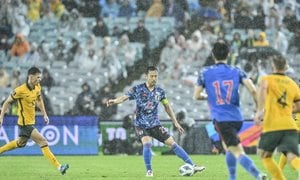 オーストラリア戦後にサッカー日本代表キャプテン・吉田麻也がサポーター席で男気行動！「試合で着たユニフォーム」を渡した元日本代表選手とは!?の画像