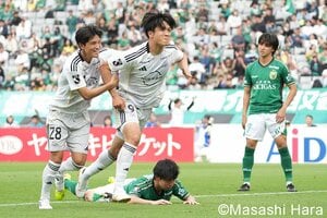 ｢やべえこれ欲しい！｣横浜FMが国立決戦で4万人に無料配布する“魔法のタンブラー”に大反響！ 他サポも羨む逸品に｢普通に購入商品レベル｣｢うちもやって｣の画像