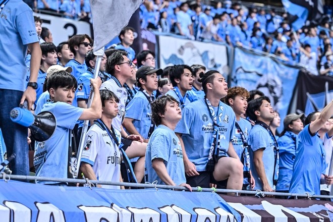 【サポーターアルバム】ACLE準優勝後初の国内試合に駆け付けた川崎フロンターレのサポーター写真80枚！ 国立を青く染め上げる「鹿島アントラーズー川崎フロンターレ」の画像001