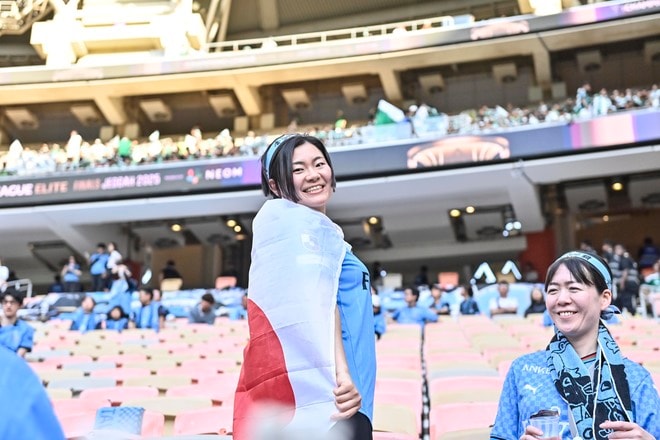 【サポーターアルバム】川崎のアジア王者を願って、ACLE決勝直前にスタジアム前で撮影した83枚のサポーター写真！ 「アル・アハリー川崎フロンターレ」の画像069