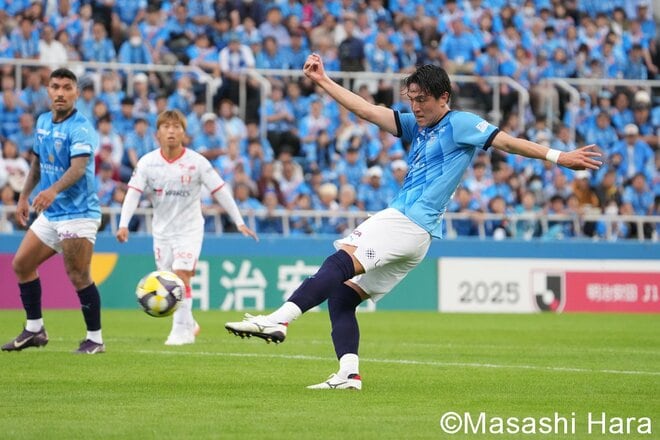 後半ATに生まれた執念の豪快同点弾! 殊勲の横浜FC伊藤槙人は「本当、悔しい結果に終わってしまった」J1残留へ向けてつかみ取った「勝点1」の意味【横浜FC vs名古屋グランパス】激闘PHOTOギャラリーの画像