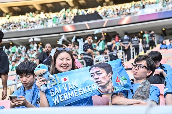 【サポーターアルバム】アジア青覇を果たすべく700人の川崎サポーターがACLE決勝に駆け付けた！ 現地で声援を送ったサポーター写真72枚「アル・アハリー川崎フロンターレ(2)」の画像042