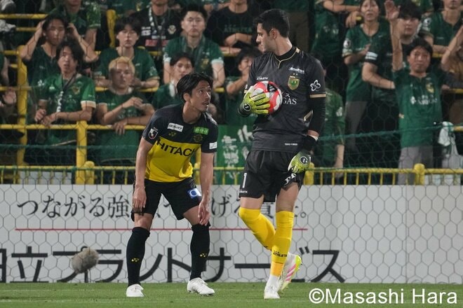 ｢美しい｣夕暮れの三協F柏でキックオフ、東京V染野唯月に｢先制される｣も…後半投入で試合の｢流れを変えた｣柏の背番号8！【柏レイソルvs東京ヴェルディ】激闘PHOTOギャラリーの画像002