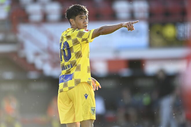 「埼玉ポーズ」まで飛び出したサッカー元日本代表・香川真司、岡崎慎司ら欧州の日本人5選手ら豪華写真が「1万3000いいね」の大反響!! 「Wシンジ最高」と話題の5ショット【画像】の画像