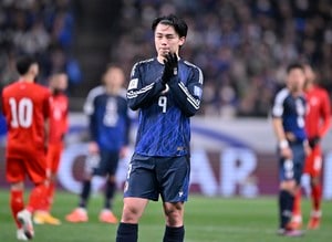 【森保監督を悩ませる贅沢なFW問題。競争は今後どうなるか(1)】質をどんどん上げている上田綺世が軸。バーレーン戦では相手DFを迷わせる動きで得点に貢献……もう一人の「万能型FW」小川航基もの画像