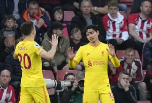 リバプール南野拓実「今季プレミアリーグ初スタメン」で｢同点ゴール｣！海外メディア絶賛の一発を決め優勝争いは最終節へ…チームを救ったサッカー日本代表MFへの｢評価｣とは?【動画】の画像