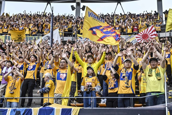 【仙台サポーターアルバム(2)】雨の試合に2000人！ 現地撮影した「ベガルタ仙台のサポーター写真99枚」！「ジェフユナイテッド千葉ーベガルタ仙台」の画像008