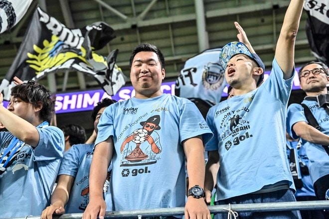 【サポーターアルバム】敵地で勝利を掴んだ川崎フロンターレのサポーター写真75枚！ 圧巻の応援で勝ち越し導く「サンフレッチェ広島ー川崎フロンターレ」の画像058