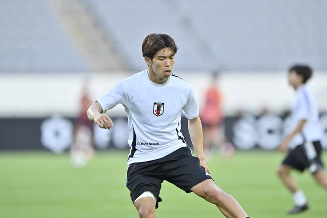 【日本代表FW宮代大聖アルバム】ヴィッセル神戸FW宮代大聖の中国戦での写真20枚！ 試合に出場せずも、現地で披露した日本代表2ndユニフォーム着用姿「日本代表ー中国代表」の画像006