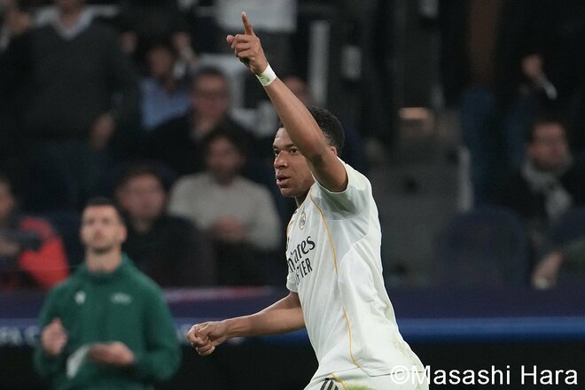 “レアルvsバイエルン”欧州最高峰のベルナベウに潜入！ 日本戦欠場のベリンガム＆ケインが激突！ ヴィニシウスの前に立ちはだかった守護神のノイアー！ スターたちの競演！【レアル・マドリードvsバイエルン・ミュンヘン】激闘PHOTOギャラリーの画像016