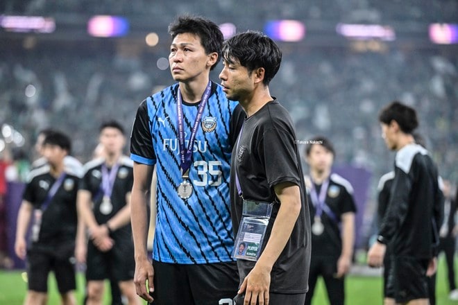 【川崎フロンターレアルバム】小林悠、大島僚太、ジェジエウ、宮城天らACLE決勝を見守った写真23枚！ ヴェロン、神橋良汰、土屋櫂大、野田裕人、クンヒョンも収録「アル・アハリー川崎フロンターレ」の画像004