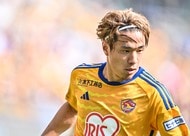 横浜FC「有効だった」福森晃斗らの長距離パス、長崎「機能しない」新システム、「2位3位」対決が示す今後【その激闘「三笘薫」超え　白熱のJ2リーグ「上位戦線」異状アリ】(3)の画像