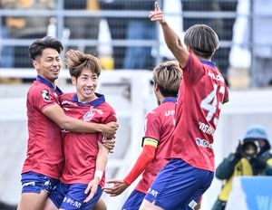 「ミラクル」「美しすぎる」J1昇格決定の岡山MF末吉塁の美しい放物線を描いたゴラッソ弾に脚光！「虹がかかった」「めちゃくちゃブリッツカーブ」と感動の声の画像