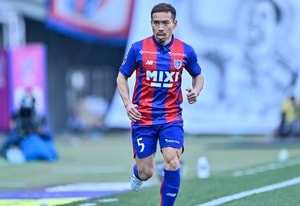 「超B級映画の薫り」名古屋グランパスが公開した「FC東京戦のポスタータイトル」が話題に…しかし、サッカー日本代表DF長友佑都の「ブラボー封印」により相手サポーターから「ツッコミ殺到」の画像