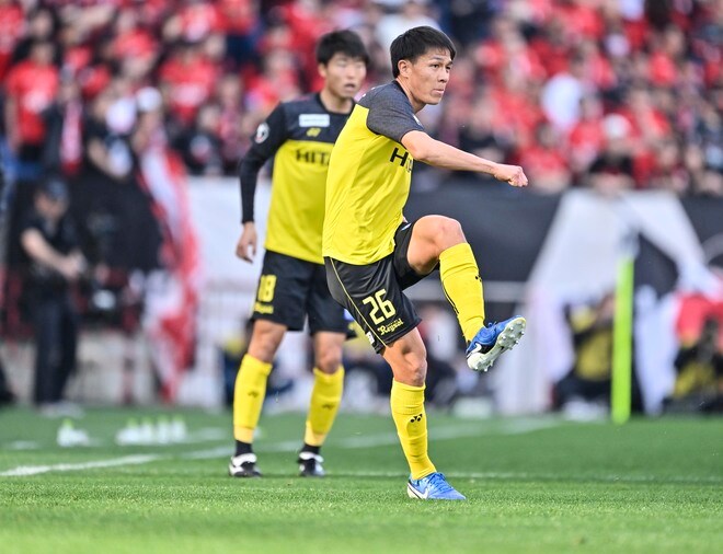 木下康介・垣田裕暉の２トップに古巣対決となった小泉佳穂が先発。前半2得点でアウェイで快勝飾る【試合アルバム】「浦和レッズ―柏レイソル」の画像002
