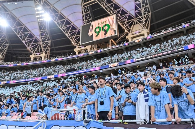 【サポーターアルバム】サウジアラビア・ジェッダ開催のACLE決勝に川崎サポーター700人が集結！ 現地で声援を送ったサポーター写真78枚「アル・アハリー川崎フロンターレ(1)」の画像037