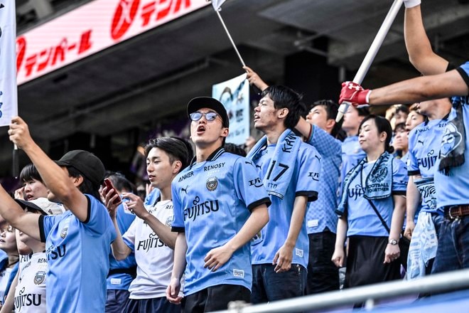 【サポーターアルバム】敵地で勝利を掴んだ川崎フロンターレのサポーター写真75枚！ 圧巻の応援で勝ち越し導く「サンフレッチェ広島ー川崎フロンターレ」の画像008