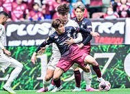 「和みました」J1神戸MF山口蛍の愛犬とのまさかの入場シーンにファンほっこり!「愛犬と入場は斬新」「クロになりたい」などの声の画像