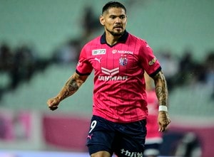 「チビセアラ可愛ええのぉ」C大阪のレオ・セアラの愛娘との“試合前のひと時”が癒される！「天使やん」「レオもレオ子ちゃんもかわいいんやけど…」との声の画像