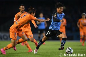 「年間100試合撮影」カメラマンＨが選出した「唯一無二の項目」川崎フロンターレの旗手怜央と「最も簡単だった」FW3人【サッカー批評が選ぶ「2021年J1ベストイレブン」】カメラマンH編(2)の画像