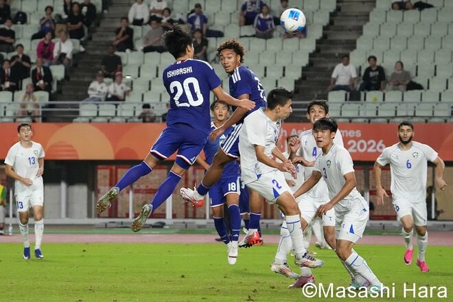 大岩ジャパンが決勝進出！ “NEXT三笘”が価値ある同点弾！ 大関友翔と守護神が誇らしげなガッツポーズ！ 10月3日の決戦で宿敵撃破を目論む【U-21日本代表vsU-21ウズベキスタン代表】激闘PHOTOギャラリーの画像005