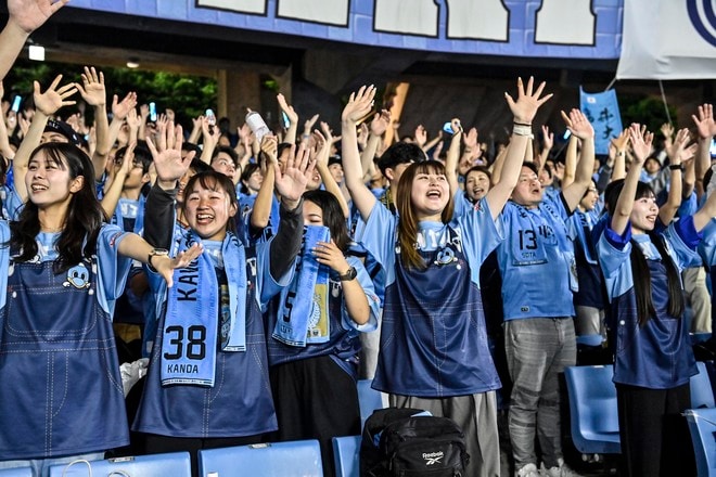 【サポーターアルバム】水曜開催の横浜FC戦に2万人が駆け付けた川崎フロンターレのサポーター写真47枚！ 勝利後の笑顔ショット「川崎フロンターレー横浜FC」の画像039
