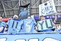 【サポーターアルバム】敵地で勝利を掴んだ川崎フロンターレのサポーター写真75枚！ 圧巻の応援で勝ち越し導く「サンフレッチェ広島ー川崎フロンターレ」の画像038