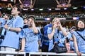【サポーターアルバム】ACLE決勝で敗退した川崎サポーターの涙の姿……試合後、現地で感情を爆発させたサポーター写真51枚「アル・アハリー川崎フロンターレ」の画像020