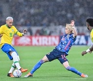 日本代表戦でPK得点のネイマール、ペレの記録「ブラジル代表歴代得点王」目前!「出場5試合すべて」「内訳で最多」の日本相手に決めた「最初のゴール」とは? の画像