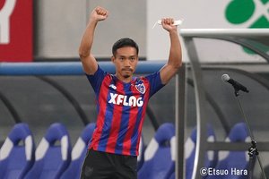 【FC東京ー柏】長友佑都「自分にも厳しく、そしてチームメイトにも厳しく高め合っていきたい」柏に敗れるも、11年ぶりのFC東京にファンは祝福　原悦生PHOTOギャラリー「サッカー遠近」の画像