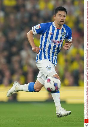 「ラフすぎるw」サッカー日本代表DF中山雄太所属のハダースフィールド、サポーターの要望に「わかった」と"日本語で"返信! 中山の”トレーニング写真”をアップの画像