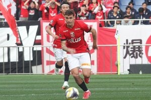 ホーム開幕の柏戦で敗北、4戦未勝利の浦和｢岡山戦で勝つ｣ために(1)トップ下に置きたい｢強力な武器｣、決めきれない｢絶好機｣、中盤でスペースを与える｢守備の悪循環｣の画像