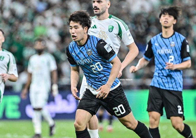 【川崎フロンターレアルバム】ACLE決勝で後半開始から出場した山田新の写真16枚！ 再爆発期待される若きエースストライカーのサウジアラビアでの姿「アル・アハリー川崎フロンターレ」の画像003