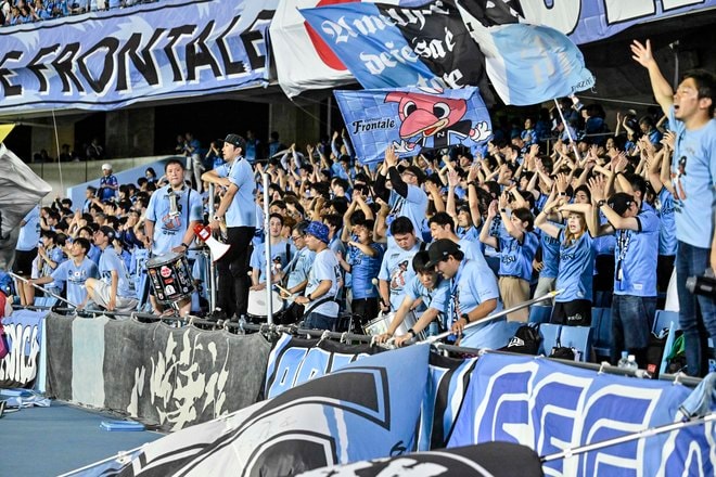 【サポーターアルバム】浦和相手に連勝止まるも、悔しさを声援に変えた「川崎フロンターレのサポーターの試合後の写真41枚！「川崎フロンターレー浦和レッズ」の画像025