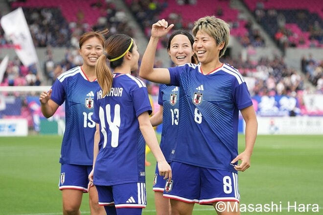 新生なでしこ初陣は谷川萌々子の｢衝撃ゴラッソ｣等で5ｰ0圧勝！新体制でも｢チームの心臓｣は14番と10番！内田篤人ら｢レジェンド2人｣も入閣【日本女子代表vs南アフリカ女子代表】現地撮の画像003