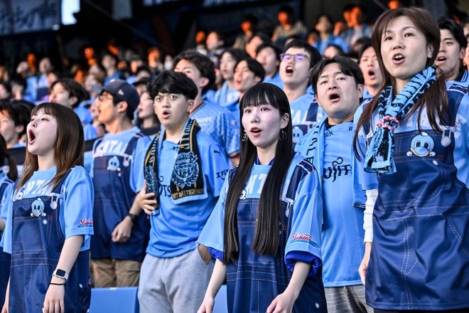 【サポーターアルバム】平日ナイターの試合前から駆け付けた川崎フロンターレのサポーター写真84枚！ 夕日に照らされながらの等々力ショット「川崎フロンターレー横浜FC」の画像027