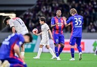 「早川の姿がマジで最高すぎる」J1鹿島FW知念慶のゴールで、鹿島GK早川の歓喜爆発ぶりにファン注目!  自陣ゴール前で「ガッツポーズもあるのめっちゃええやん」と守護神に賛辞の画像