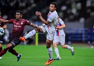 「情報量多すぎるw」バルセロナDFが公開した「渋谷でのフリーザとの“記念写真”」が世界的反響！「フリーザより強そう」「この写真、どういう状況？ｗ」と驚きの声の画像