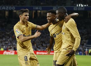 バルセロナが今季の｢3rdユニフォーム｣を発表!! ｢クリスタル・パレス!?｣などと賛否両論となった新ユニフォーム【画像】の画像