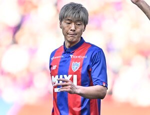 「超絶個人技」「すごすぎる！」FC東京MF塚川の「ジャンピングボレー」ゴール裏アングル映像に絶賛の声！ アダイウトンのクロスをダイレクトで合わせる！の画像