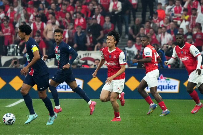運命の大一番！サッカー日本代表・伊東純也、中村敬斗、関根大輝が語った｢世界一のクラブ｣と｢降格プレーオフ｣(1)純也＆敬斗いつものルーティンと作れない攻撃の形｢準優勝は奇跡ですね｣【激闘33連写】の画像008