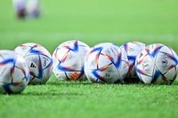 ｢めっちゃ素敵やん｣｢青春だね｣U-17日本代表＆メキシコ代表が“ハイタッチ＆ハグ”でエール交換！ 宿舎での国際交流に｢素晴らしい光景｣｢世界はこうあるべき｣