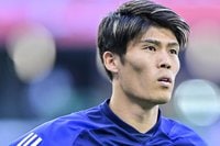 鎌田大地とのプレミア共闘へ！｢最強の練習生｣冨安健洋、背番号29の新ユニ姿でピッチ降臨｢冨安のパレスユニ泣ける｣｢加入は決定でいい⁉」