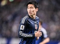 ｢ワンタッチ縦パスやばい｣Cパレス鎌田大地が首振り3回から極上パス！｢芸術的なワンタッチパス｣で遠藤航出場の王者リバプールを撃破！｢レアルやバルサでも十分通用すんじゃね？｣