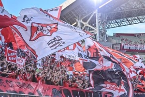 「文明の頂点」浦和サポーターの「ACL後のゴミ拾い」が現地サウジファンから称賛される！「W杯と同じ光景」「ゴミ袋も持参している」など驚きの声が止まらずの画像