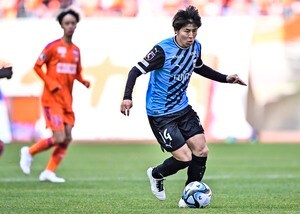 「これはエグかったな」川崎の14番が魅せた「ターン→ドリブル突破→スルーパス」の超テクプレーに称賛の声！ 新潟に敗れるも、圧倒的技術でチャンスメイクの画像